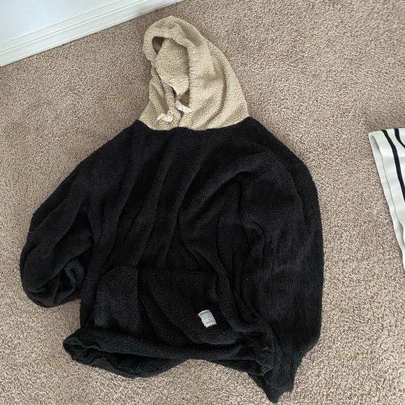 Hoodies - Picture 4 of 6